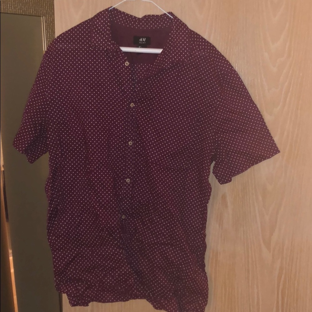 Bottom short sleeve shirt.